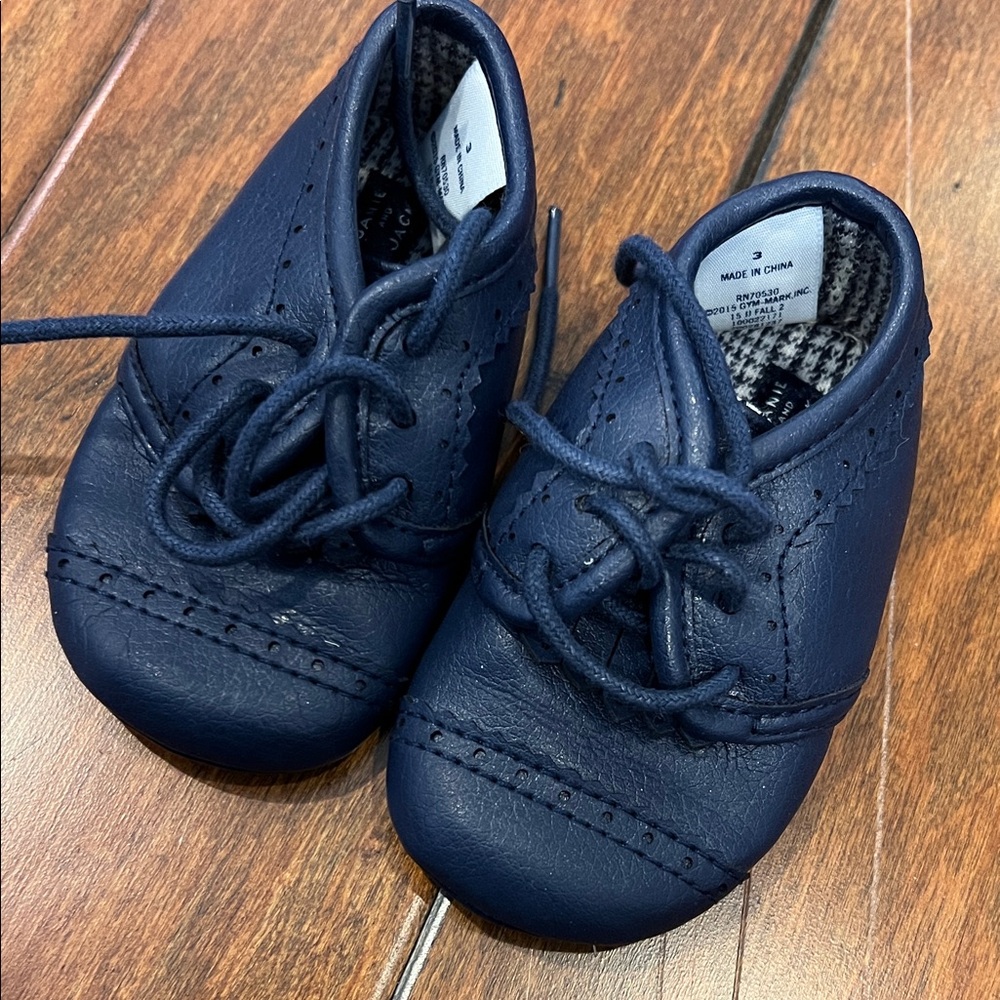 Crib shoes size 3 janie and jack